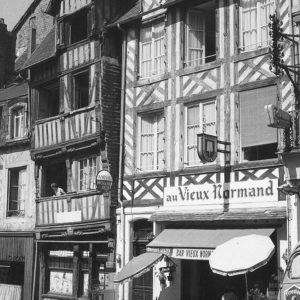 Astrid von Luttitz - Frankreich - Ein kleines romantisches Café in der Normandie