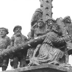 Astrid von Luttitz - Skulpuren auf einem Friedhof