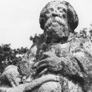 Astrid von Luttitz - Imposanter Grabstein